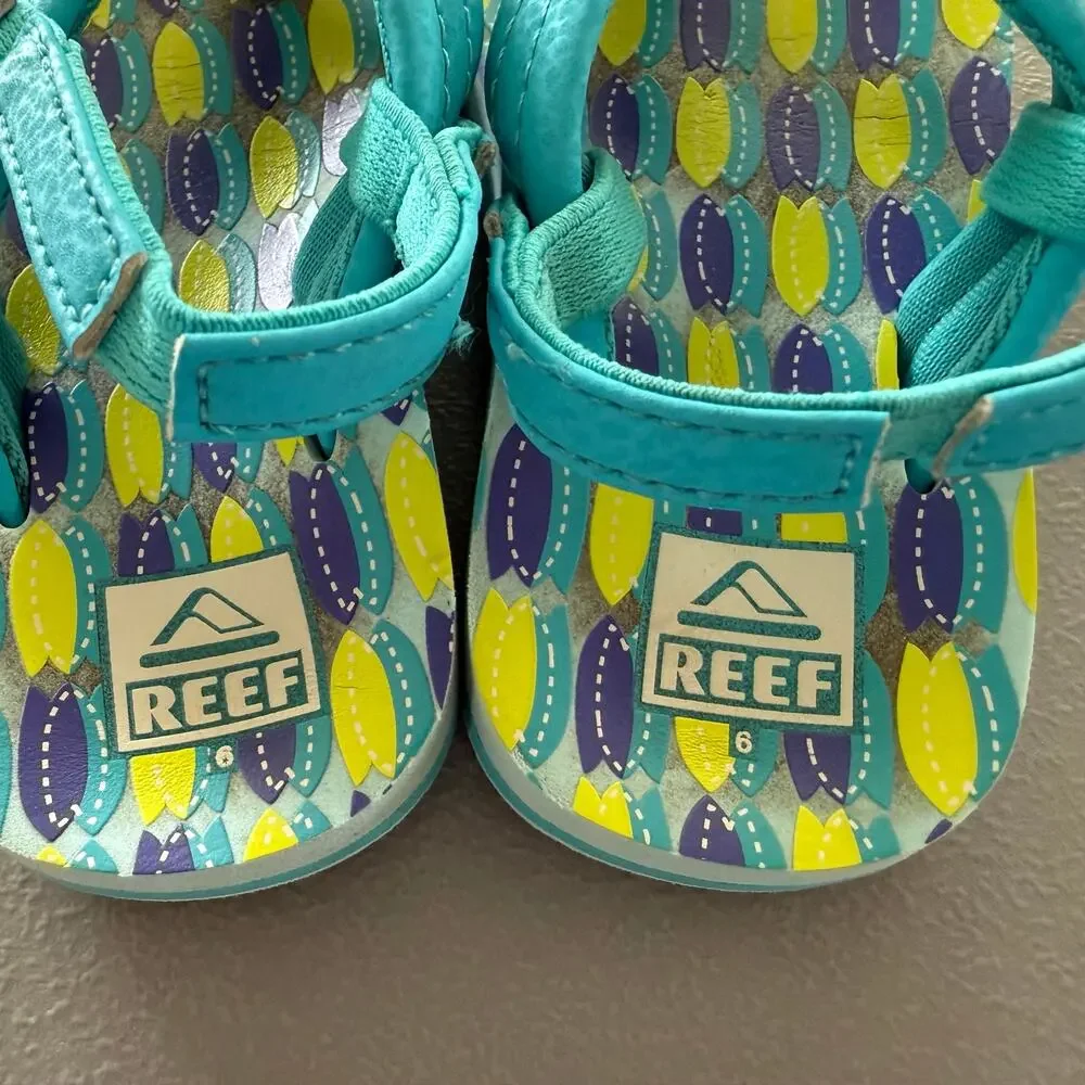 Reef Little Ahi Kids Flip Flops Size 6 Teal Fish Pattern Sandals EUC